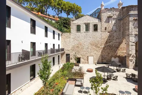Neya Porto in Porto