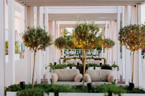 The Golden Coast Beach Hotel in Παραλίμνι — foto 20