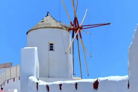 Voca Hotel & Suites in SUNFLOWER SANTORINI