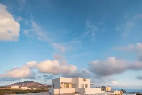 Impressive One Santorini in Pyrgos — foto 29