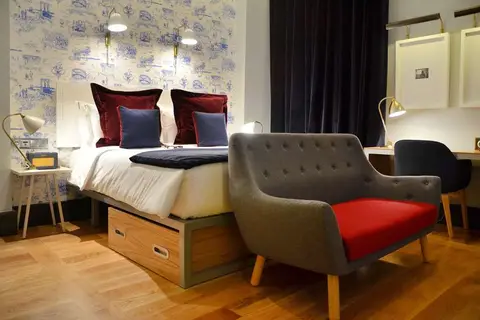 Brown's Central Hotel in Almada — foto 4