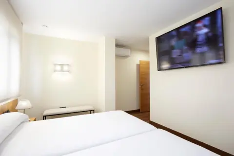 Hotel Arias Aeropuerto in Sariego — foto 11
