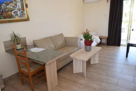 Antonis G Hotel in Oroklini — foto 6
