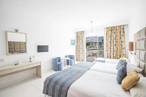 Odessa Beach Hotel in Παραλίμνι — foto 15