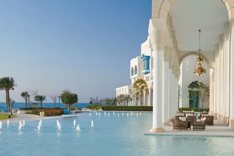 Hilton Salwa Beach Resort & Villas in أبو سمرة — foto 13