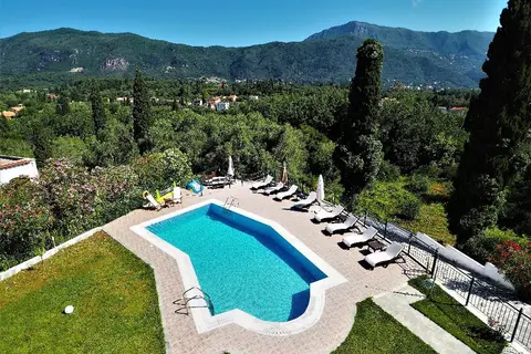 Ziogas Luxury Apartments in Ύψος
