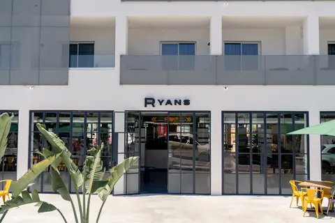 Ryans Lola's in Sant Antoni de Portmany — foto 2