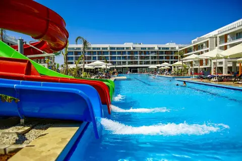 Courtyard Long Beach Holiday Resort in Trikomo — foto 3