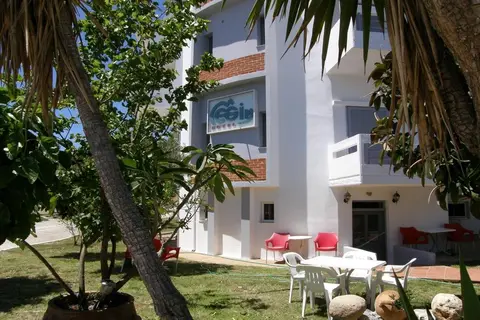 Megim Hotel in Παλαιόχωρα — foto 9