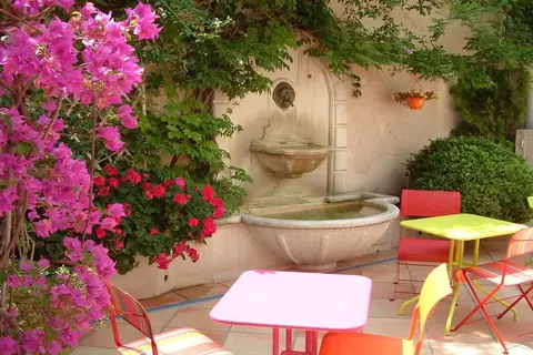 De la Fontaine in Contes, foto 4