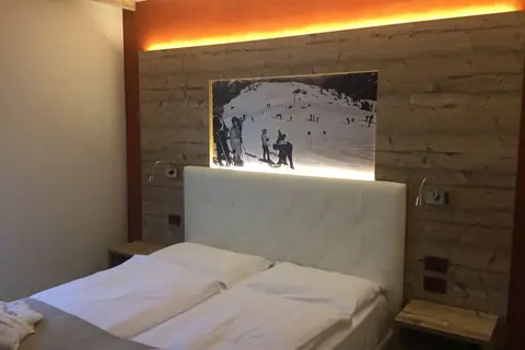 Tevini Dolomites Charming Hotel in Commezzadura — foto 59