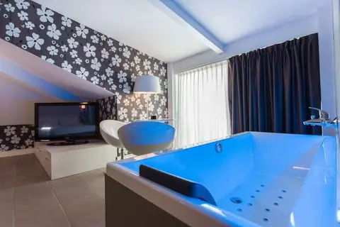 Color Mokambo Shore Design Hotel in Cesenatico — foto 22