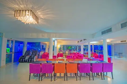 Marlita Hotel Apartments in Παραλίμνι — foto 4