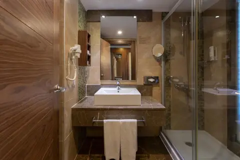 Kolin Hotel in Çiğli — foto 21