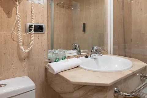 Duerming Longoria Plaza Hotel in Oviedo — foto 10
