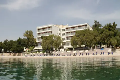Siagas Beach Hotel in Agioi Theodoroi — foto 2