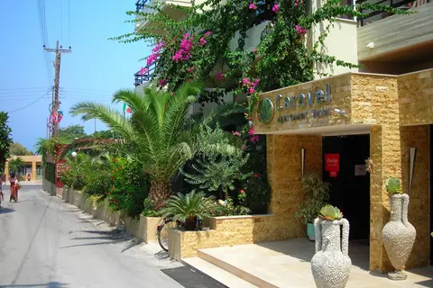 Caravel Apartment Hotel in Ιαλυσός