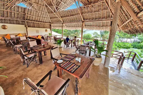 Sunshine Bay Hotel in Kigomane — foto 7