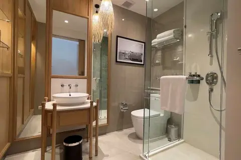 Outrigger Surin Beach Resort in ตำบลเชิงทะเล — foto 18