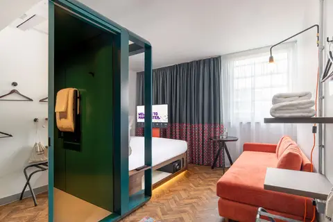 YOTEL Manchester Deansgate in Manchester — foto 28