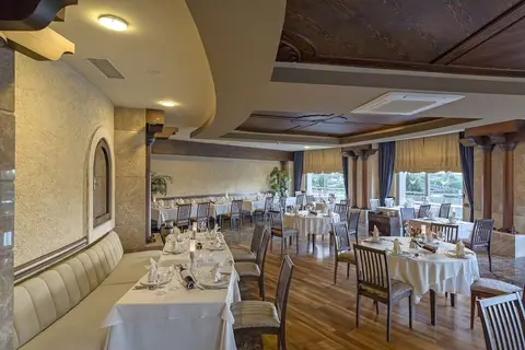 Royal Wings Hotel in Aksu — foto 19