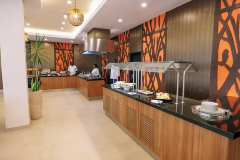Bakadaji Hotel in Sukuta — foto 7