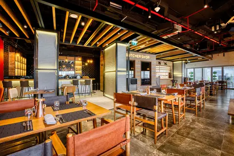 The First Collection Dubai Business Bay in Dubai — foto 15