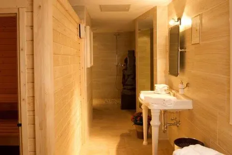 Burghaus en Villa Kronenburg foto 17