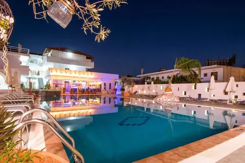 Tinas Plus Hotel in Φαληράκι — foto 22
