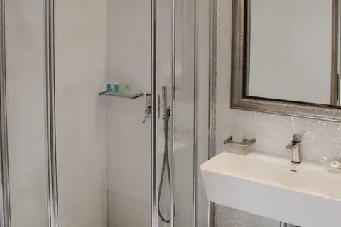 Demi Hotel in Saranda — foto 12