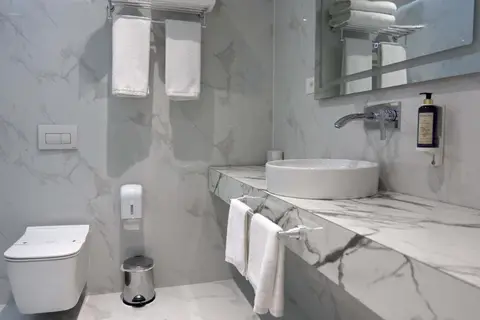 Metro Hotel Terminal in Tirana — foto 12