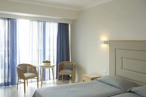 Sunrise Beach Hotel in Παραλίμνι — foto 26