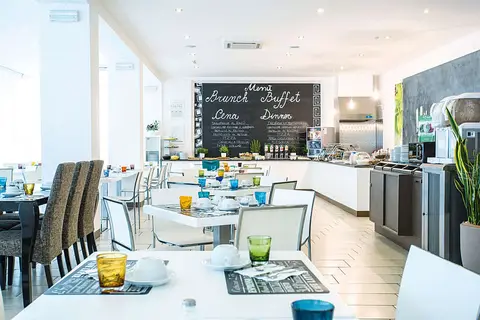 Color Mokambo Shore Design Hotel in Cesenatico — foto 6