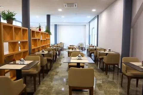 Metro Hotel Terminal in Tirana — foto 7