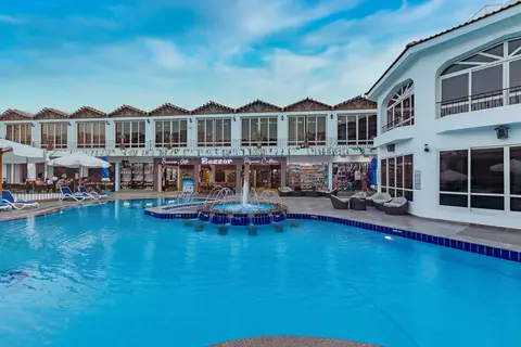 Minamark Beach Resort in الهضبه