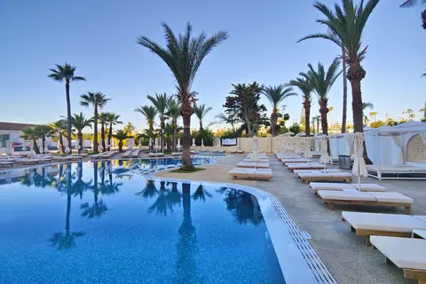 Bohemian Gardens Hotel in Παραλίμνι — foto 2