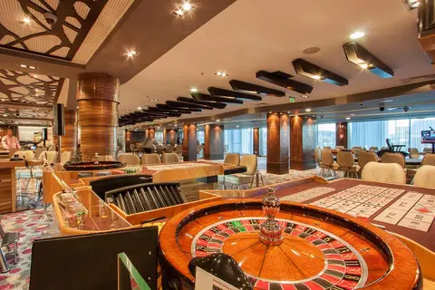 International Hotel Casino & Tower Suites in СПА център Ривиера Бийч — foto 13