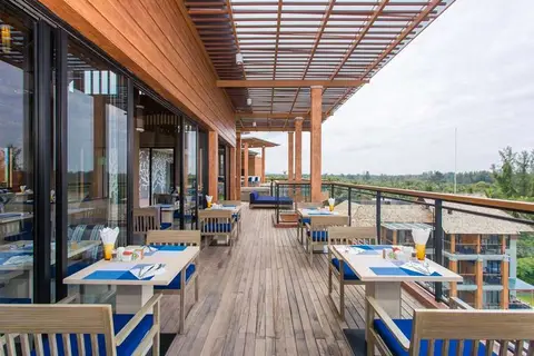 Mai Holiday by Mai Khao Lak in คึกคัก — foto 23