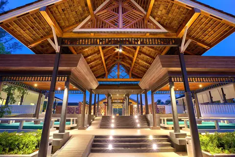 OUTRIGGER Khao Lak Beach Resort in ท่าเสด็จ — foto 20
