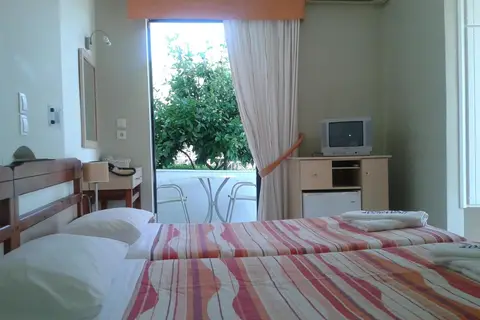 Polyrizos (Polyrisos) in Aνω Ρoδάκινo — foto 9