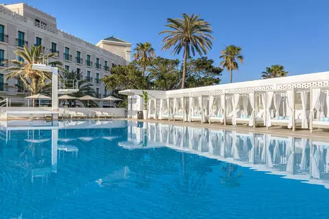 Las Arenas Balneario Resort in Valencia