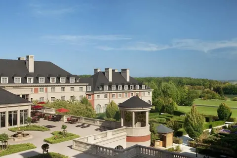 Vienna International Dream Castle in Magny-le-Hongre