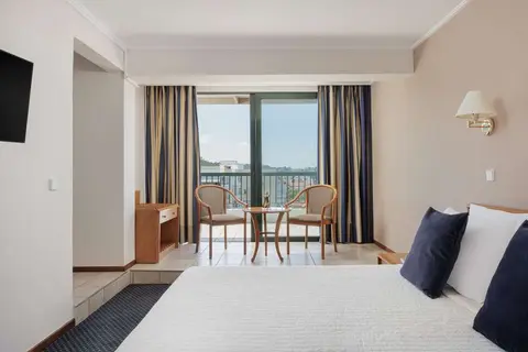 Sun Beach Hotel in Αγία Τριάδα — foto 3