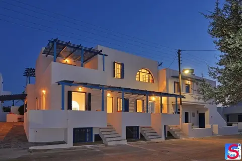 Soultana Rooms & Apartments in Πολλώνια — foto 11