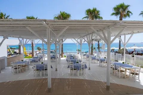 Constantinos The Great Beach Hotel in Παραλίμνι — foto 9