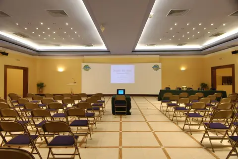 Dolphin Bay Seaside Resort & Suites in Γαλησσάς — foto 28