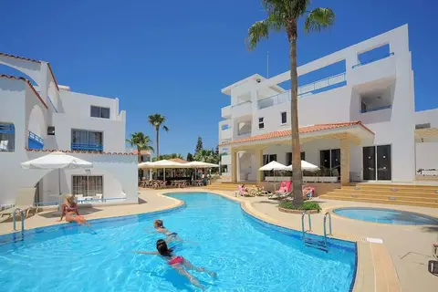 Petrosana Hotel Apts in Αγία Νάπα — foto 2
