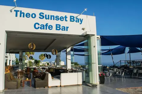 Theo Sunset Bay Hotel in Kissonerga, foto 16