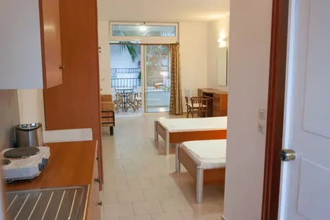 Coliseum Studios & Apartments in Πεύκοι — foto 29