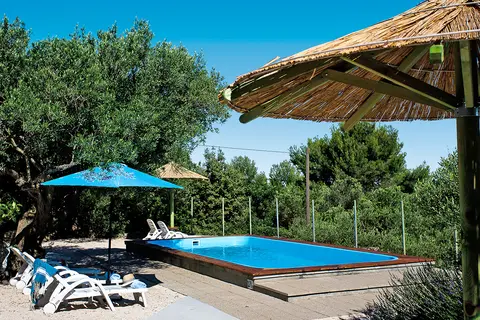 Waterman Beach Village camp & glamping in Supetar — foto 26